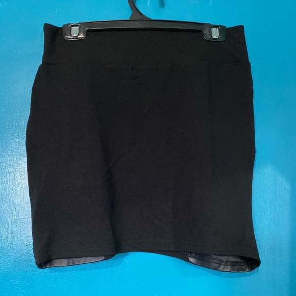 Skirt - Picture 2 of 3